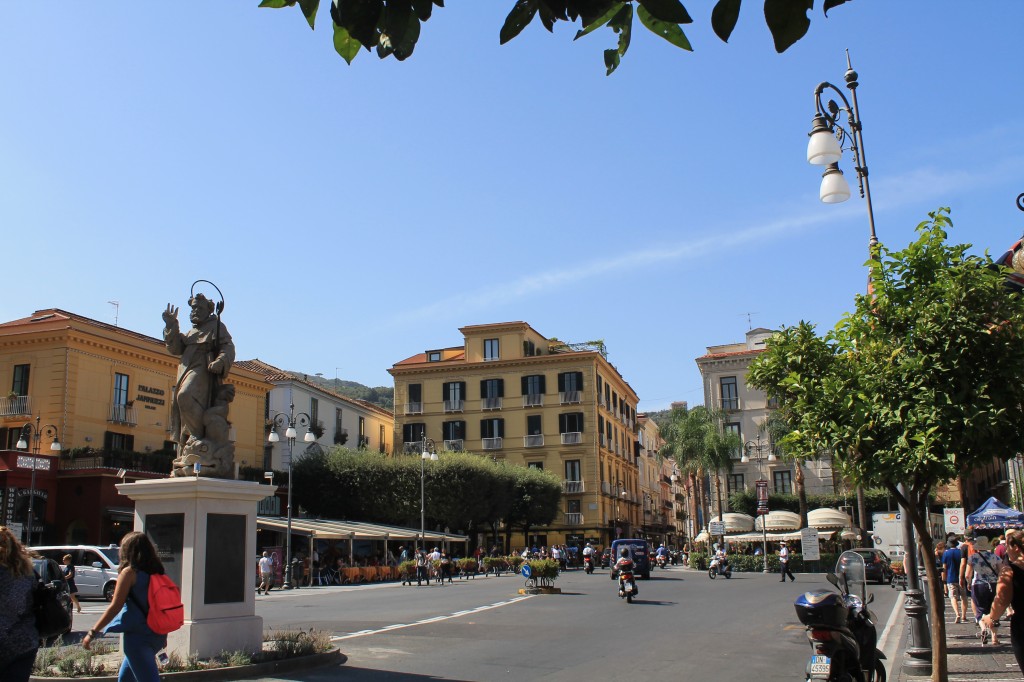 Piazza Tasso - den centrale plads i Sorrento