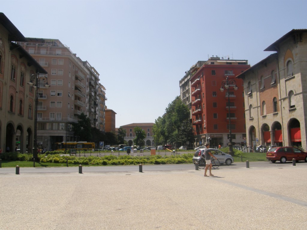 Banegården ved Piazza Vittorio Manuele i Pisa