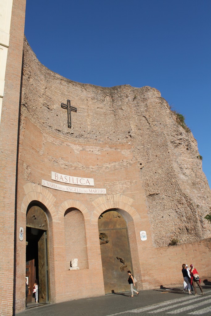 Basilica Santa Maria degli Angeli på pladsen