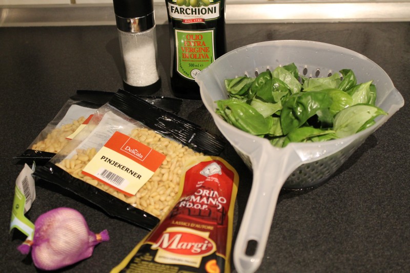 Ingredienser til pesto - sådan gør du