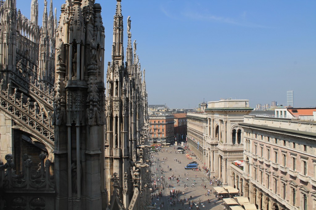 Se Milano fra taget af domkirken Il Duomo