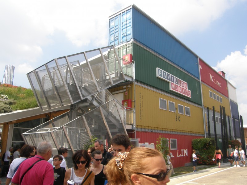 Monacos pavillon på EXPO - opbygget af containere