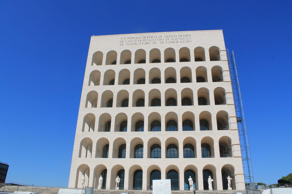 Det firkantede Colosseum i EUR i Rom