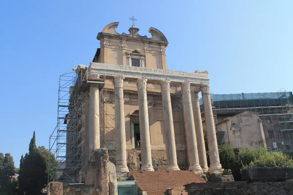 Templet for Antonius Pius og Faustina