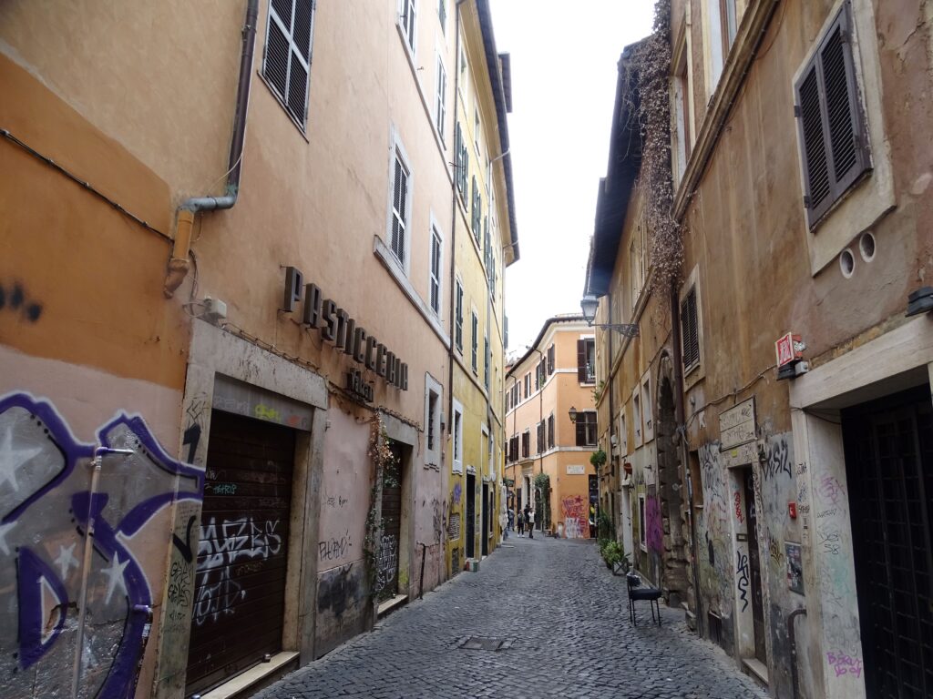 Via della Lungaretta Trastevere i Rom